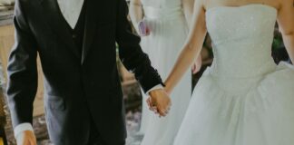미얀마 대법원, 외국인과의 위장 결혼 증가에 엄격 심사 지시 woman wearing white wedding gown holding hands with man while walking