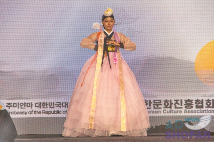 251216 Hanbok Show 013