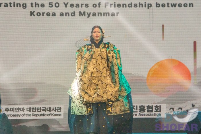 251216 Hanbok Show 016