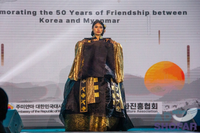 251216 Hanbok Show 018