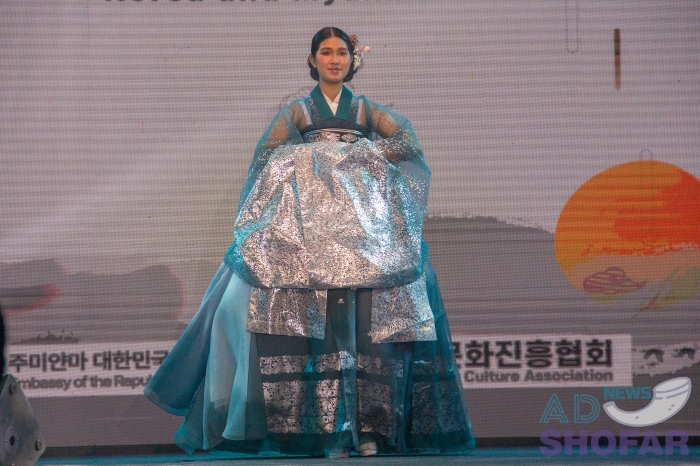 251216 Hanbok Show 019