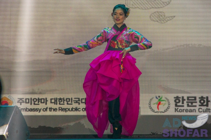 251216 Hanbok Show 022