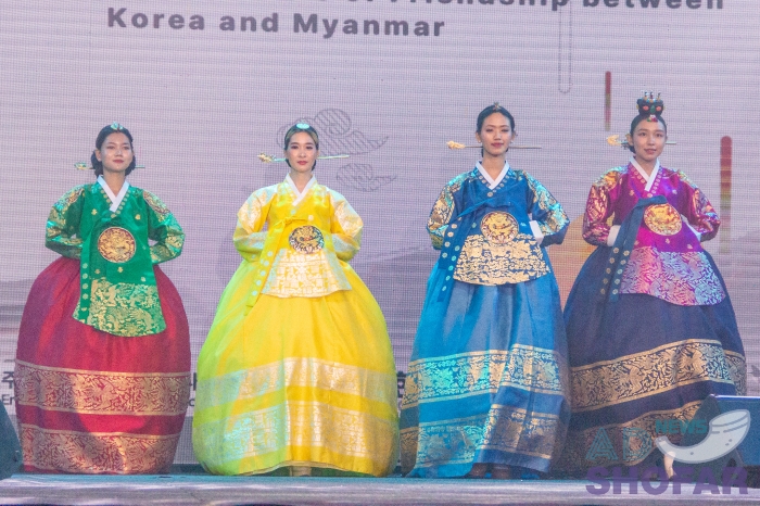 251216 Hanbok Show 028