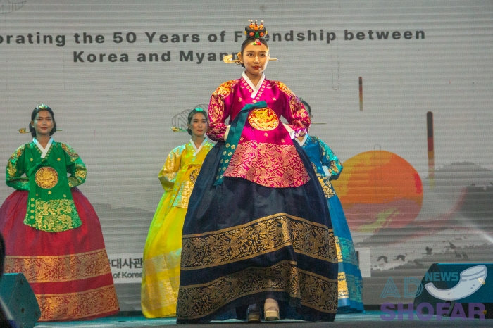 251216 Hanbok Show 029