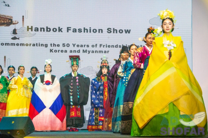 251216 Hanbok Show 034