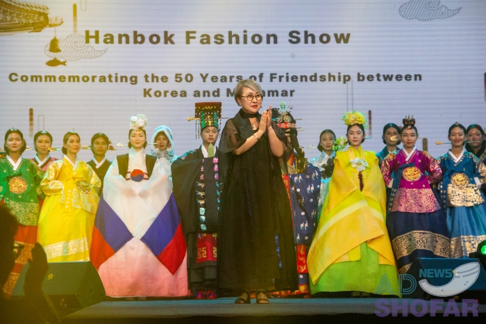 251216 Hanbok Show 036