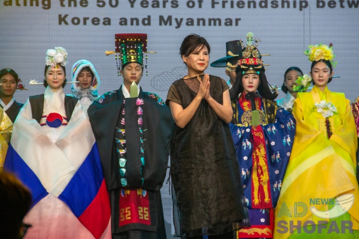 251216 Hanbok Show 037