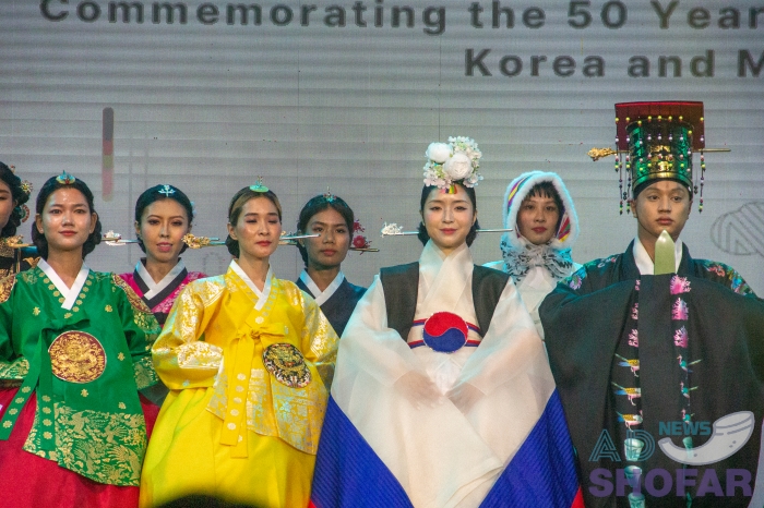 251216 Hanbok Show 039