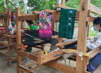 사라져가는 꺼친 전통 수공 직조 산업… Myitkyina 타운십에서 인력 및 원자재 부족 심화