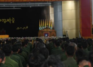 민아웅흘라잉 위원장, 만달레이 중앙사령부서 군인 가족 격려… “국가 방위 임무는 변함없다”