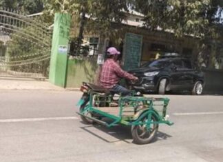 양곤 싸이카 오토바이 운전자들, 연료 구매 어려움 심화