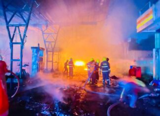 양곤 다곤북부 타운십 주유소에서 차량 화재…13대 소방차 긴급 진압