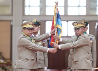 민아웅흘라잉 총사령관 공식 은퇴…차기 대통령 후보로 지명