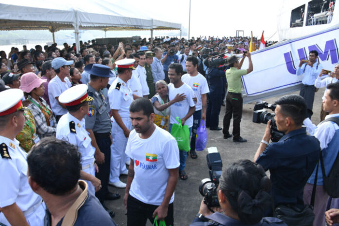 261005-Myanmar Citizens